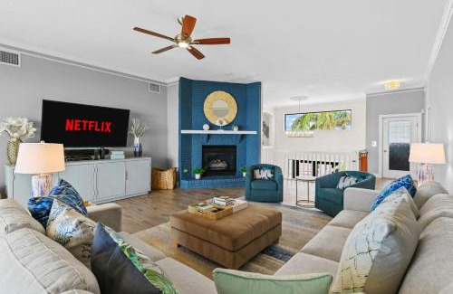 Bayshore Gardens House | Luxury Private Beachfront Retreat Pool Game Room