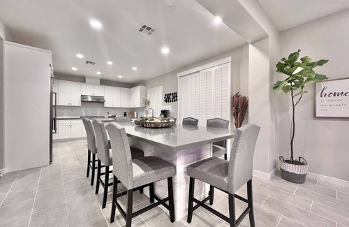 Mount Helix House | Luxury Private Oasis- 2 King Suites - Pool-Spa-Fire Pit-Sauna-Arcades-Playground