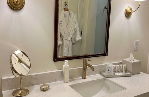 Athens Hotel | Luxury Private Suite in Boutique Historic Inn The Athenian- Downtown Location