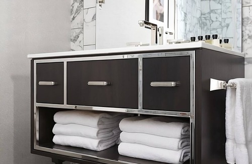 Central Park South Hotel | Luxury Property Just Minutes to Broadway, 4 Amazing Units, Pet-Friendly