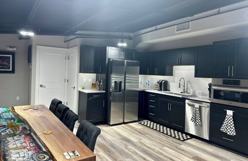 Highland Apartment | Luxury Racing Garage…make Sebring your play ground.
