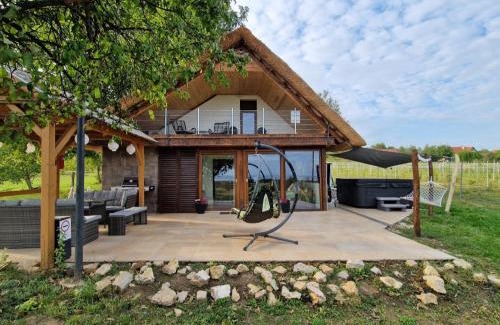 Balatonudvari Villa | Luxury Reed House