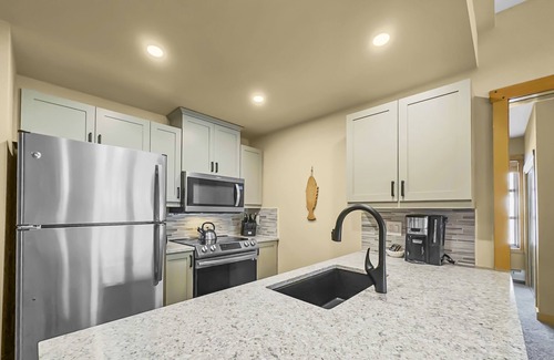 Copper Mountain Village Condo | Luxury Remodeled Condo Short Walk to Lifts Incredible View 3 Hot tubs! PP403