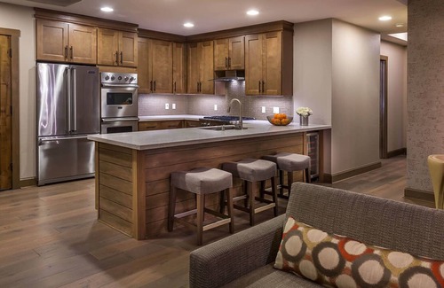 Truckee Villa | Luxury Resort 2Bedroom-A Northstar Lodge ski in/out 2023-24