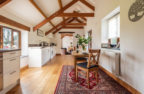 Widegates Cottage | Luxury retreat for 2 with stunning rural views, private hot tub and EV charging