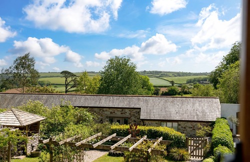 Widegates Cottage | Luxury retreat for 2 with stunning rural views, private hot tub and EV charging