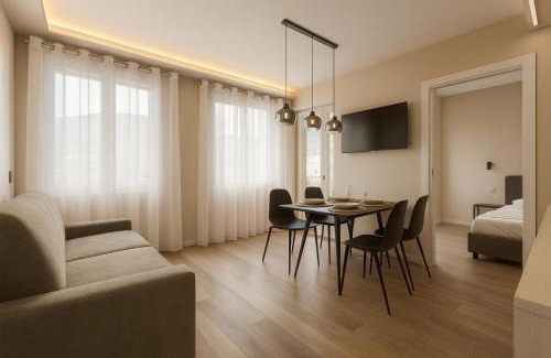 Iseo Apartment | Luxury Retreat in Iseo - Jacuzzi, Balcony & Wi-Fi in the Heart of Town