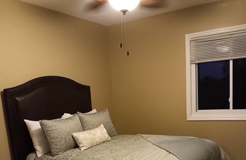 Savannah Condo | Luxury retreat minutes from Historic Downtown Savannah, Shopping, & Tybee Island