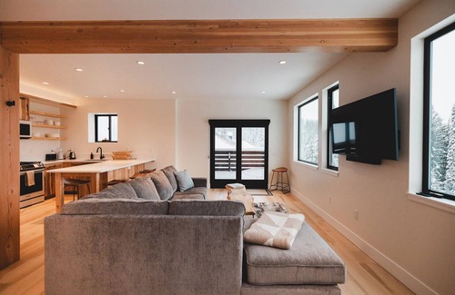 Sandpoint House | Luxury Retreat @ Schweitzer Mtn Resort