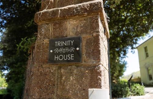 Torquay Apartment | Luxury Retreat with Sea View Garden & Beach Walk on South West Coast Path