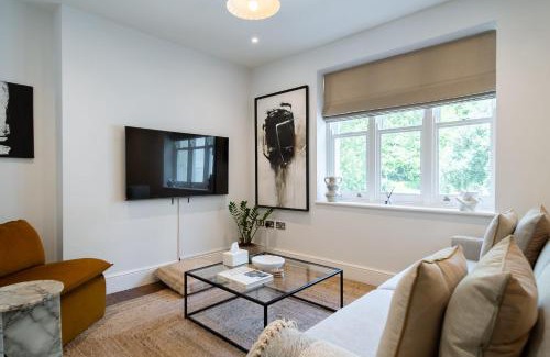 Torquay Apartment | Luxury Retreat with Sea View Garden & Beach Walk on South West Coast Path