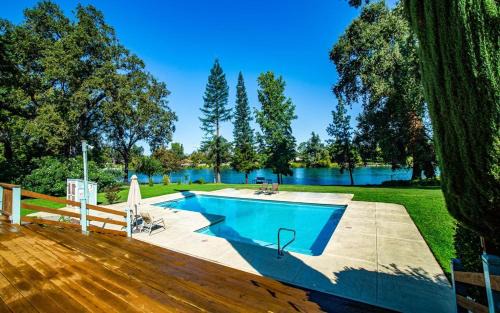 Cascade Villa | Luxury Riverside Estate - 3BR Home or 1BR Cottage or BOTH - Sleeps 14 - Swim, fish, relax, refresh