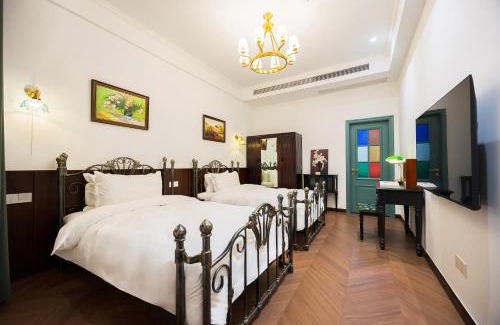 Suzhou Old Town House | Luxury Riverside House with Garden in Central Suzhou