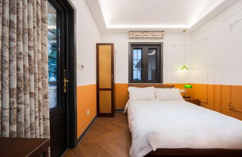 Suzhou Old Town House | Luxury Riverside House with Garden in Central Suzhou