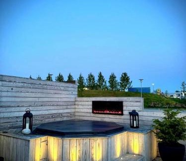 Mosfellsbaer House | Luxury row house in quiet area with infrared sauna and hot tub