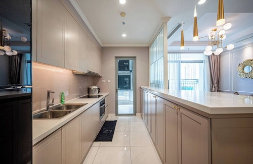 Hang Xanh Apartment | Luxury Royal Landmark 81 & Vinhomes