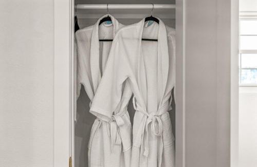 Greenwood Village House | Luxury Scandic Retreat - Hot Tub, Firepit, Games