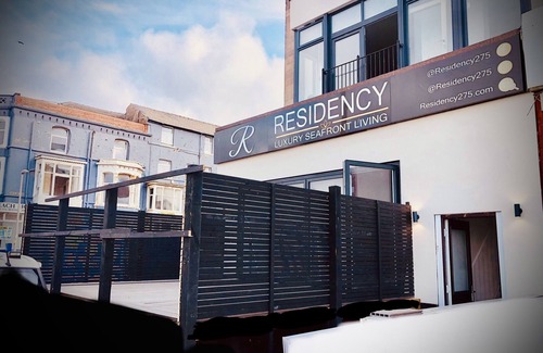 South Shore Apartment | Luxury Seafront Living for groups accommodating up-to 32 people!