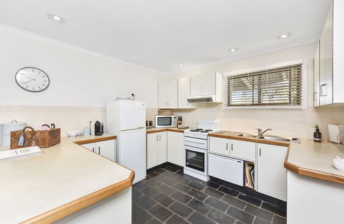 Wollombi House | luxury self-contained property full of beauty and adventure for large groups