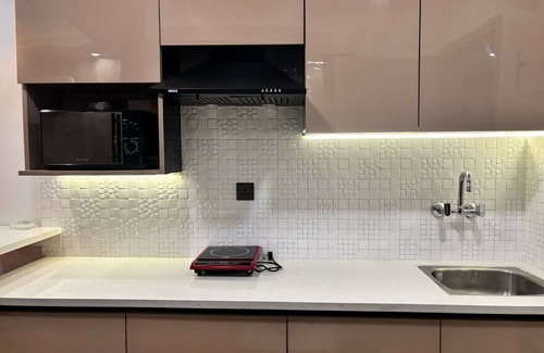 Gurugram Apartment | Luxury Service/Rental 1BHK apartment in Gurgaon with WiFi, AC