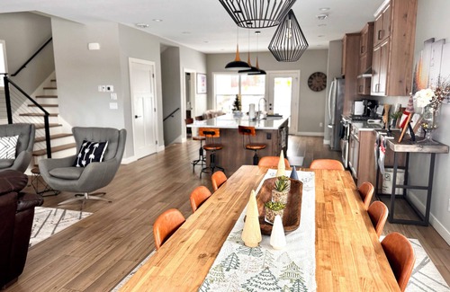 Riverside House | LUXURY SKI HOUSE Spacious Sauna Dogs 20% Off SKI Rental+Pass