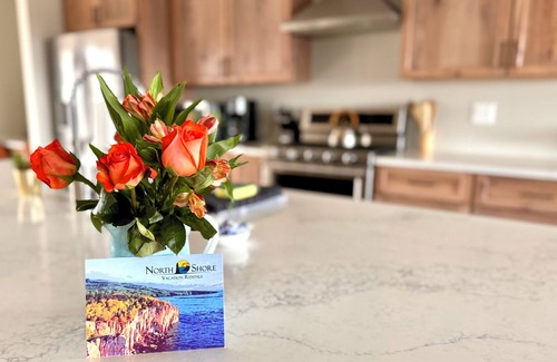 Riverside House | LUXURY SKI HOUSE Spacious Sauna Dogs 20% Off SKI Rental+Pass