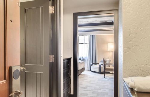 Avon Resort | Luxury Ski in and out room @Ritz-Carlton