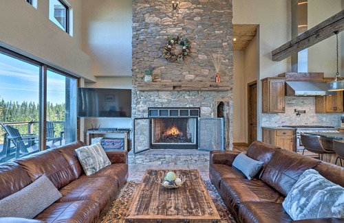 Angel Fire House | Luxury Ski-In/Out Getaway w/Hot Tub & Views!