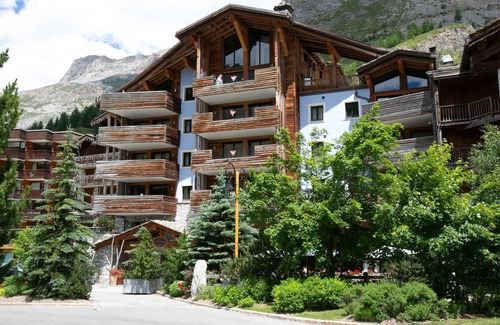 Val-d'Isere Apartment | Luxury Ski-in/Ski-out Duplex: Hammam, Jacuzzi, Fireplace, Near Slopes