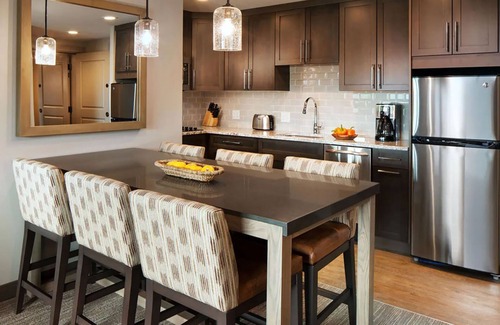 Steamboat Springs Resort | Luxury SKI-IN/SKI-OUT Resort + Amenities. 2BR Suite
