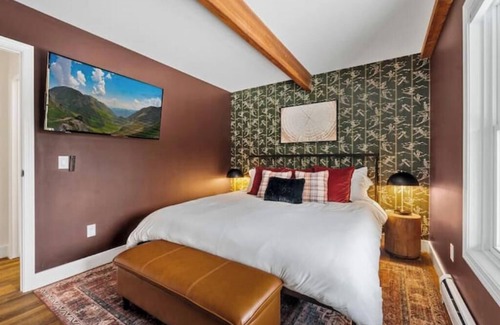 Bartlett Cabin | Luxury Ski Lodge w Hot Tub + Sauna Bartlett, NH