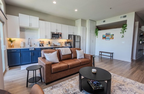 Deep Ellum Apartment | Luxury Skyline Escape/FIFA World Cup/Sauna/King Bed/DT View