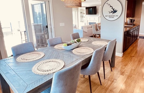 Westlake Corner Condo | Luxury SML Vacay - 4BR Views + Pool at SML