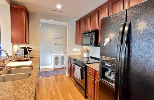 Westlake Corner Condo | Luxury SML Vacay - 4BR Views + Pool at SML