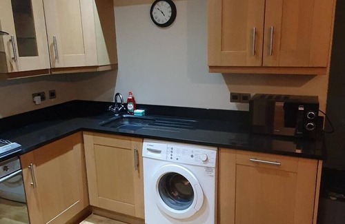 Sunderland Apartment | Luxury, Spacious 2 Bed Apartment with FREE AMPLE OFF ROAD PARKING!