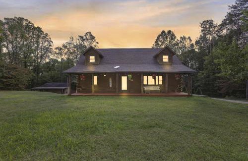 Logan House | Luxury Spacious Cabin Hot Tub, Theater, 5 Acres in Hocking Hills