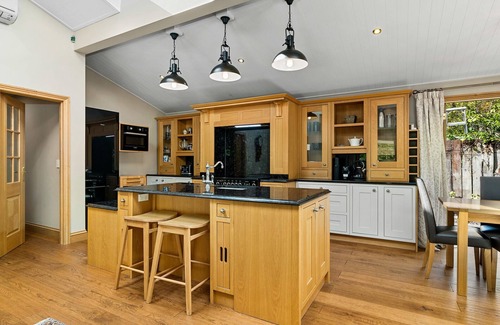 Arrowtown House | Luxury spacious cottage in prime location