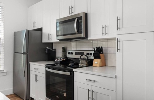 Pflugerville Apartment | Luxury Stay! 1B/1B w/Gym, Pool, & Shops Nearby