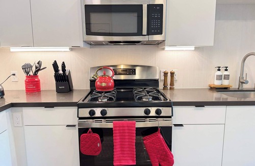 Lyon Street Apartment | Luxury Stay Near Disneyland W/Pool,Gym & Parking