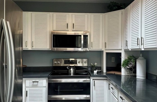 Kendall House | Luxury Stays at HoneyComb Home-Wine Country- Sleeps 10 w/Game Room!