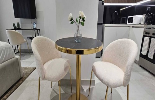 Al Barsha 1 Apartment | Luxury Studio in Jumeirah Village Circle