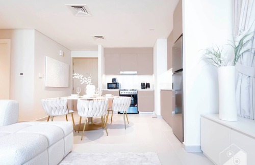 Dubai Apartment | Luxury & Style at Dubai Creek 1B with balcony