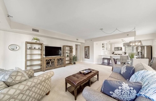 Lake Las Vegas Condo | Luxury Suite: Wake to Lake & Pool Views