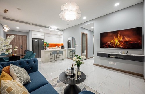 Hang Xanh Apartment | Luxury Sunwah Apartment near Landmark 81 - City View