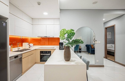 Hang Xanh Apartment | Luxury Sunwah Apartment near Landmark 81 - City View