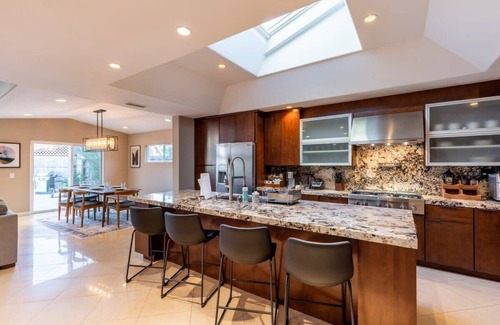 South Oceanside House | Luxury Surf & Legoland Paradise | 5-Star Beach Gem