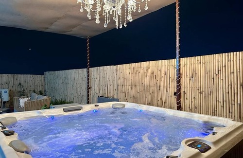 Old Gurgaon Apartment | Luxury terrace jaccuzi rooms best for diwali party