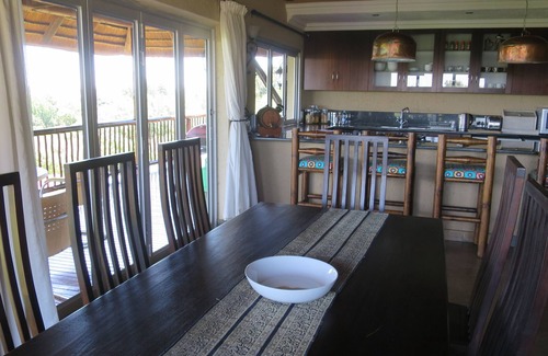 Northcliff Villa | Luxury Thatched Villa With Balcony Overlooking Johannesburg - Sleeps Six