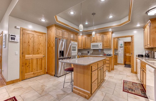 Westport House | Luxury, Theater Room, Pool Table, Close to Town/Beach (Amber)