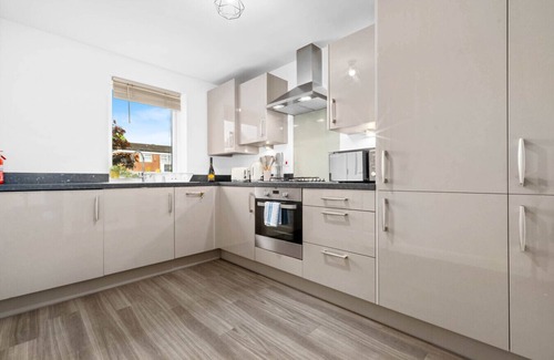Bordesley House | Luxury Three Bedroom House - Parking - Garden